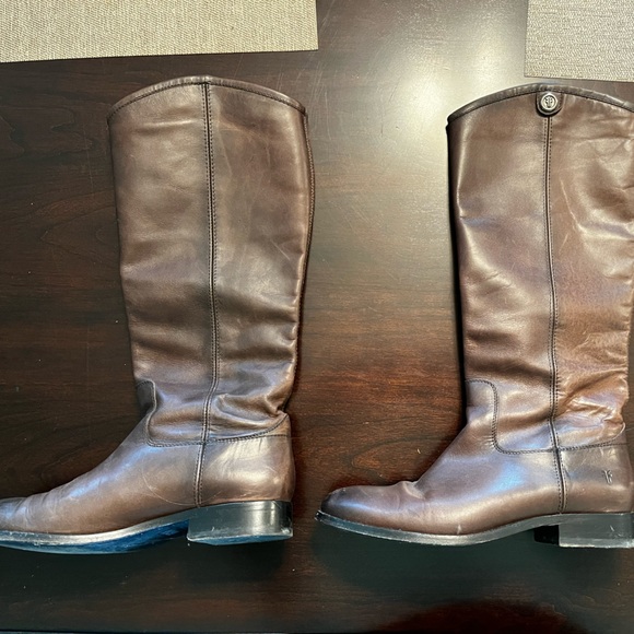 Frye Melissa button 2 boots size 8 lightly worn. Great condition. - Picture 2 of 5